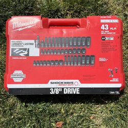 Milwaukee SHOCKWAVE Impact Duty 3/8" Drive SAE & Metric  Socket Set