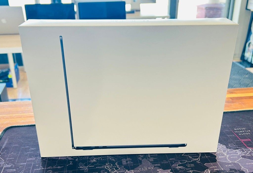 Apple Macbook AIR 13” 2025 M4 CHIP 24GB RAM 512GB With Apple Care+ Till 04/29/2028 NEW SEALED