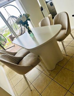 Modern dinning table with chairs