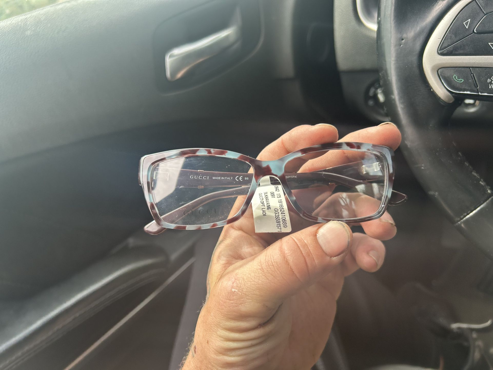 Lv , Burberry