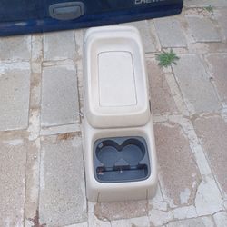 2002  Tahoe center consple