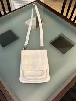 Calvin Klein  White Smooth Leather Crossbody Bag