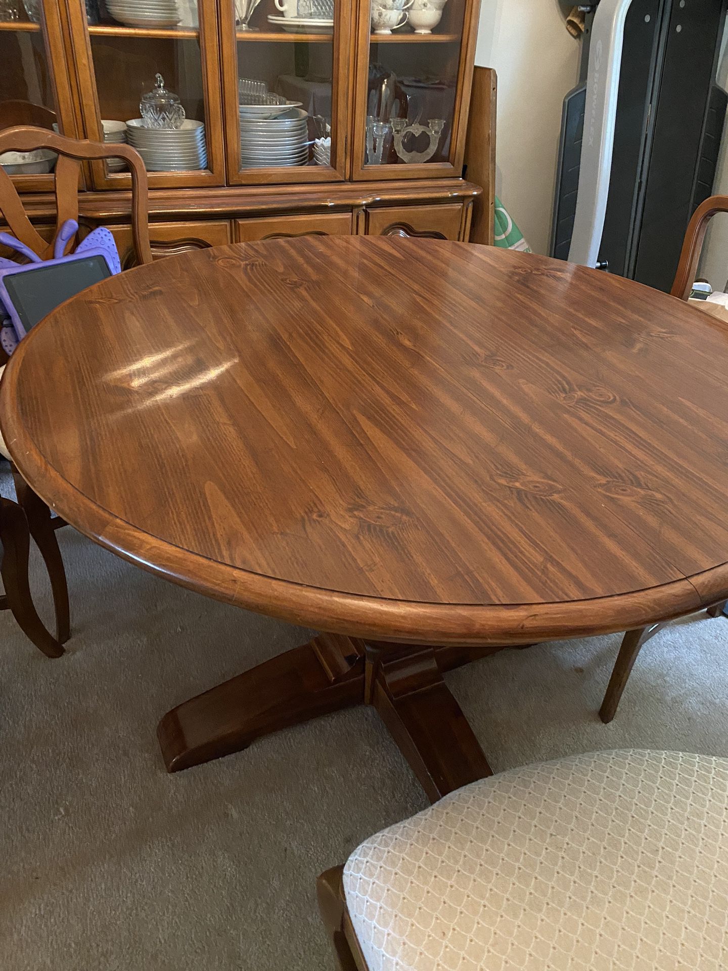 Round Table And Chairs