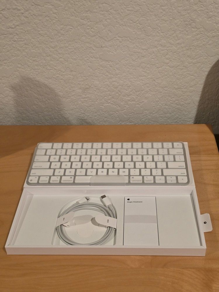 Apple Magic Keyboard (Lightning)