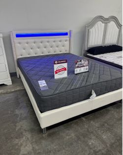 New queen bed with mattress