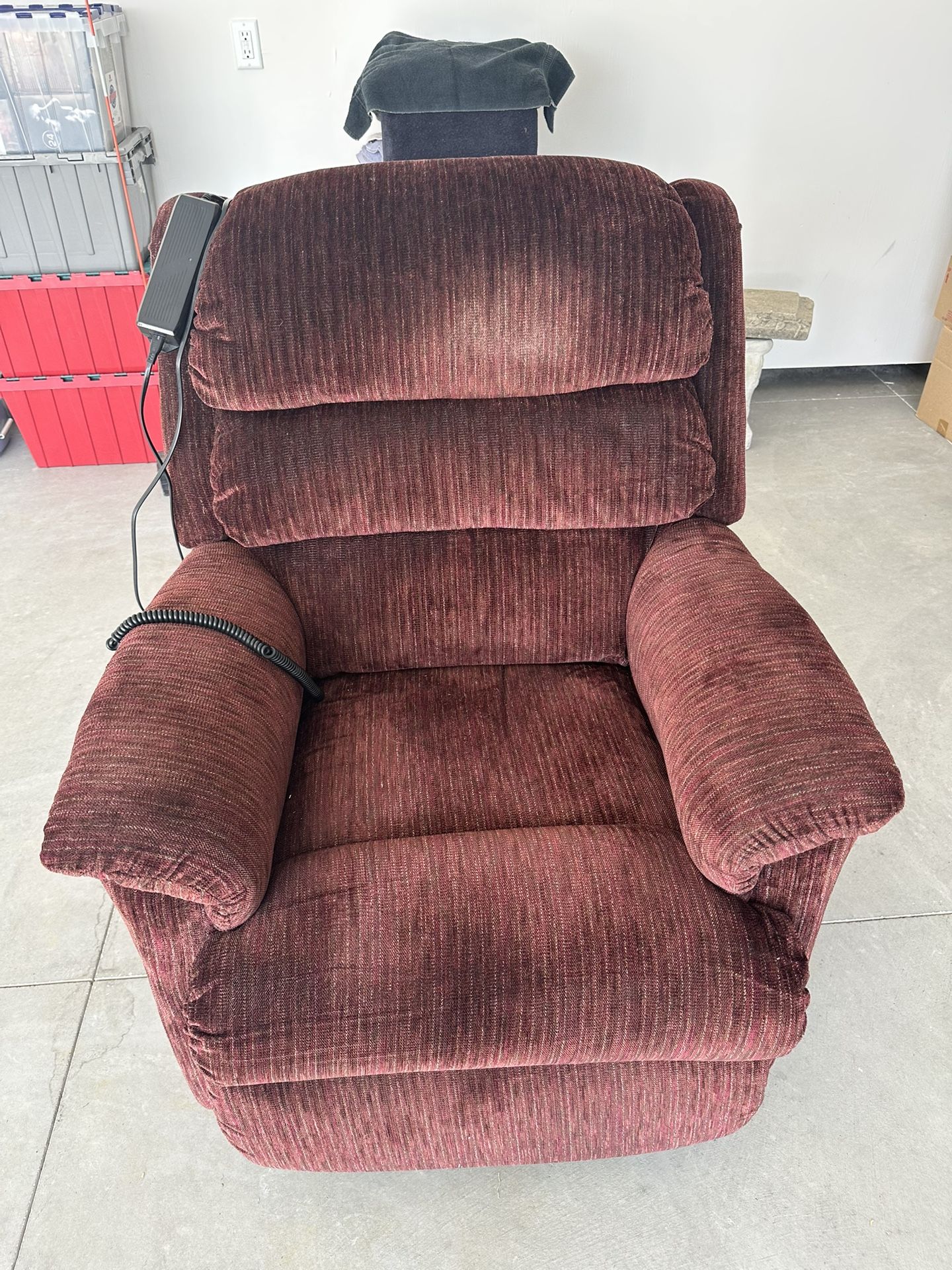 La-Z-Boy Electric Powered Recliner/Lift Chair.