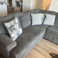 Couch Sectional With Pillows 