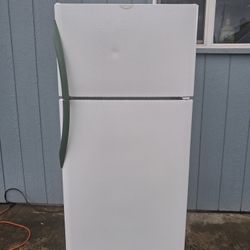Top Freezer Refrigerator 