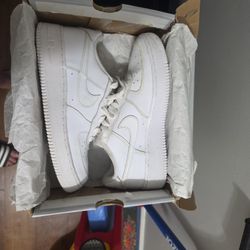 AF 1's White Size 6.5 (2022)