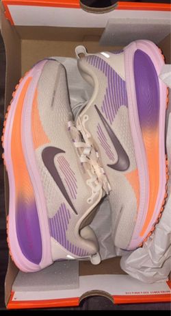 Nike Vomero 18 Women’s Size 8.5  New with box