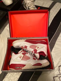 AIR JORDAN 4 RETRO