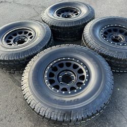 16” Method MR305 Wheels With 35” Toyo All-Terrain tires Off-road 