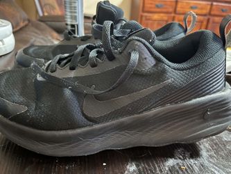 Women Nike tennis shoes size 10