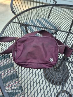 Lululemon fannypack