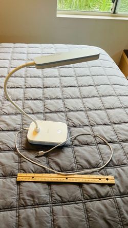 Mini portable desk light