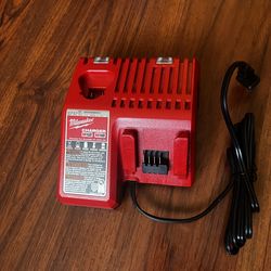 MILWAUKEE  M12 and M18 12-Volt/18-Volt Lithium-lon Multi-Voltage  Battery Charger