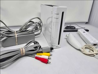 Nintendo Wii Console Bundle with Accessories