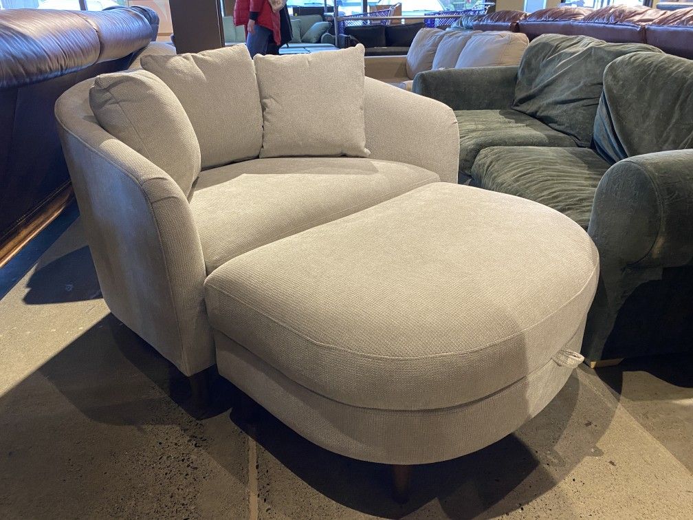 Thomasville Lann Fabric Accent Chair