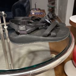 Chaco Woman’s 9 Black Strap Sandal 