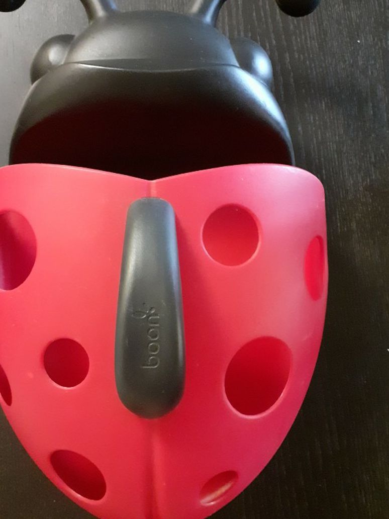 Boon Ladybug Pod Bath Toy Scoop Drain & Storage With Suction Cup Bracket