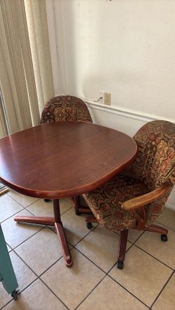 Table with 4 chairs