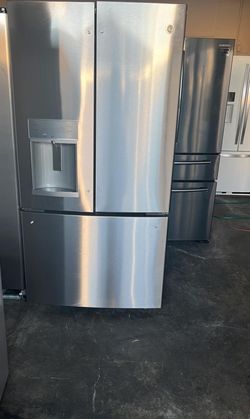 GE  33" 3-Door Stainless Steel Refrigerator Fridge
