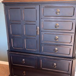 Ashley’s Queen Bed Set