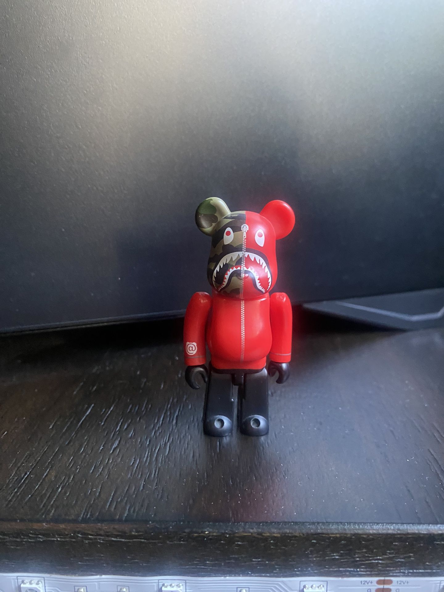 Rare Collectible Bape Be@rbrick minifigure 100% Red Camo