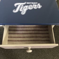 Detroit Tiger Table