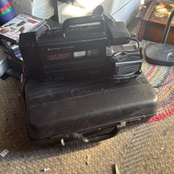 Working Vintage Hitachi video camera and VHS player comes with a case and key for lock