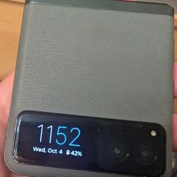 Motorola Razr Flip 128gb $75 O.B.O.