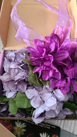 Loose flowers for decorating tables or crafts