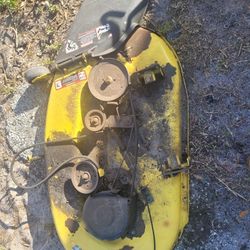 ((READ AD))((NEEDS Weld Work))((42" L--SERIES Johndeere Deck)) Riding Mower 