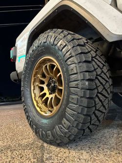 17" KMC RINES Y LLANTAS 35/1250/17