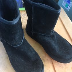 Nice UGG boots size 9 only $40