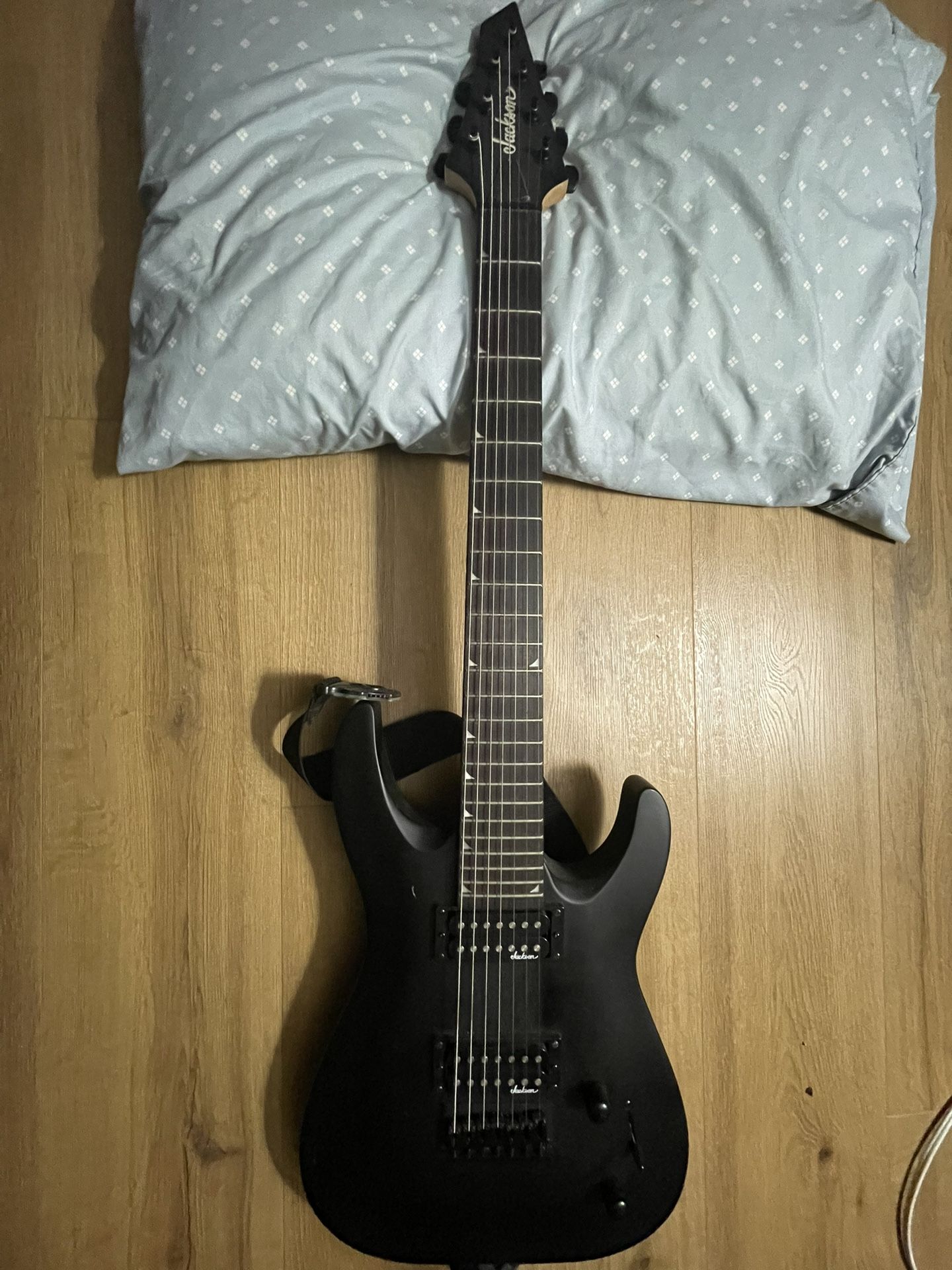 Jackson JS22-7 Dinky 7-String Electric Guitar – Satin Black – Excellent Condition