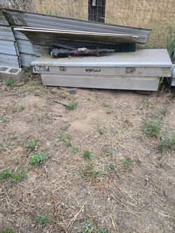 Truck tool box