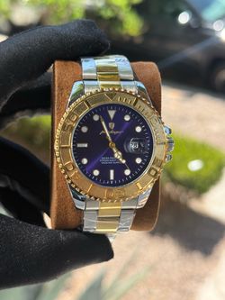 Reloj Nuevo Men's Quartz Watch Blue Sunburst Dial Date Two-Tone Steel Bracelet