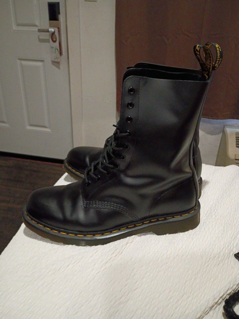 Dr Martens 1490 Like New Boots