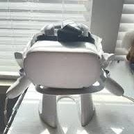 Meta Oculus Quest 2 w/ stand