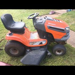 Yth22v46 Low Hour Lawn Tractor In Great Condition