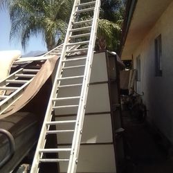 12' Aluminum Extension Ladder -$100