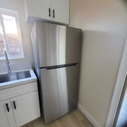 Brand New Insignia Top Freezer 18cuft Refrigerator - $450