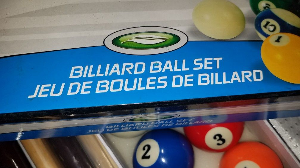 Billiard Ball Set & 2 Cues