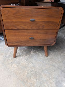 Coaster Robyn 2 Drawer Nightstand w/ USB ports
