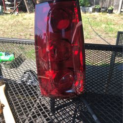 2007 GMC Yukon Rear Driver Side Light