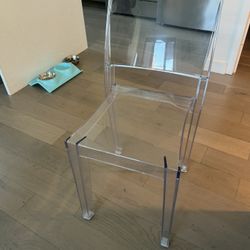 LIKE NEW - 4 Clear Plastic Chairs