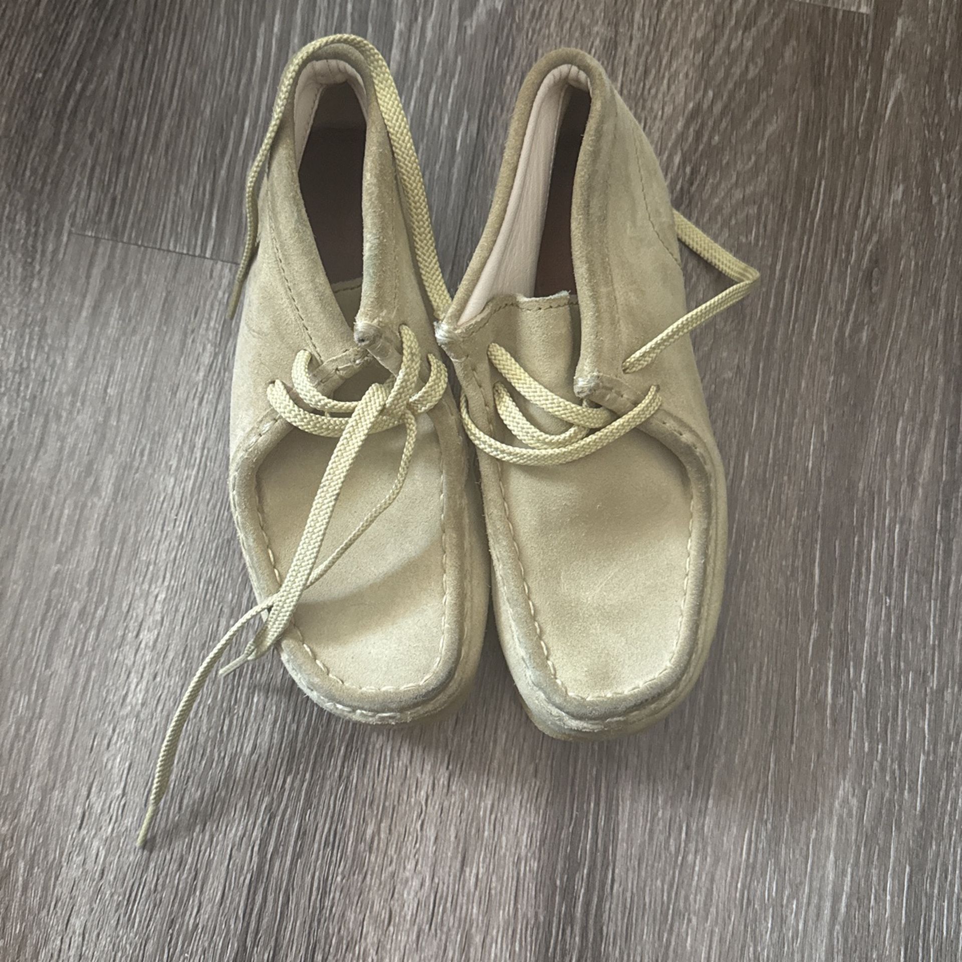 Clark wallabees Sz 2y