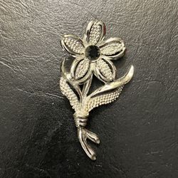 Vintage Sarah Coventry Silver tone spring flower brooch 