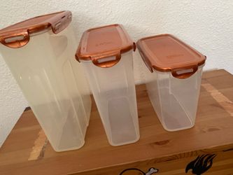 3 plastic storage containers